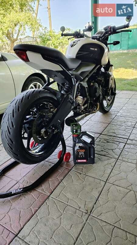 Мотоцикл Без обтекателей (Naked bike) Triumph Trident 2021 в Коломаке фото 7 Мотоцикл Без обтекателей (Naked bike) Triumph Trident 2021 в Коломаке