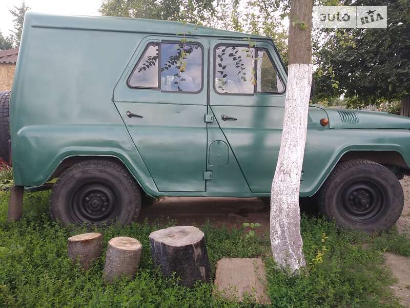 Седан УАЗ 31512 1993 в Хороле