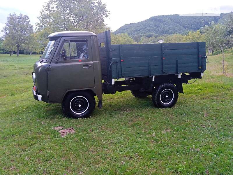 Седан УАЗ 3303 1990 в Тячеве