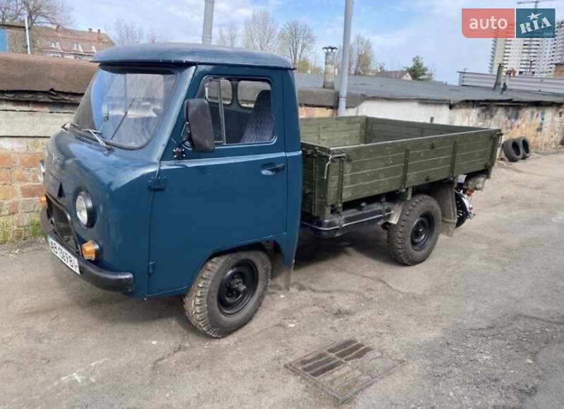 Позашляховик / Кросовер УАЗ 3303 1993 в 
