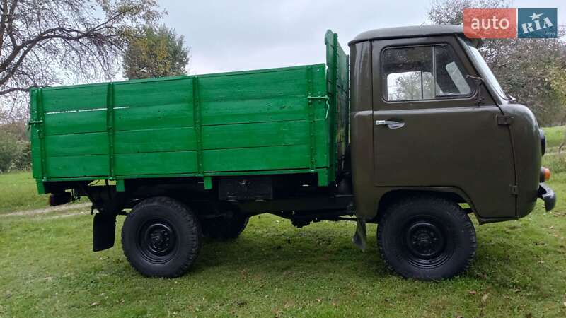 Седан УАЗ 3303 1990 в Тячеве