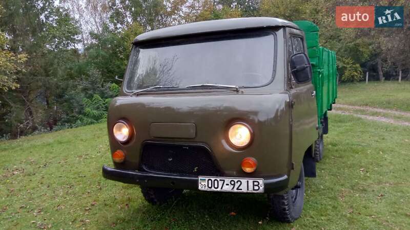 Седан УАЗ 3303 1990 в Тячеве