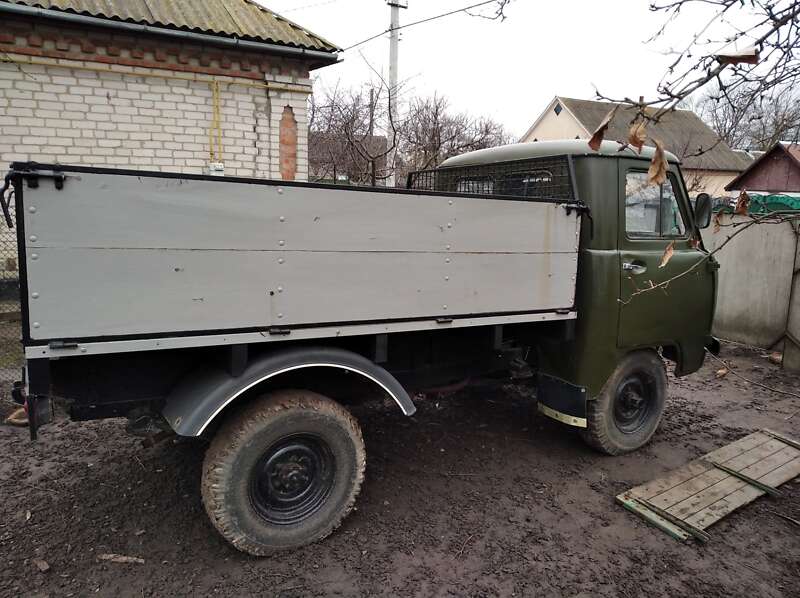 Внедорожник / Кроссовер УАЗ 452 1975 в Монастырище