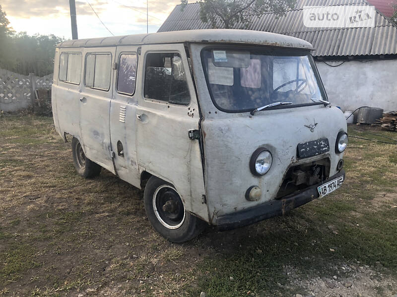 УАЗ скорая помощь-пассажир.