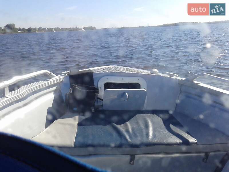 Лодка UMS 420 2009 в Киеве