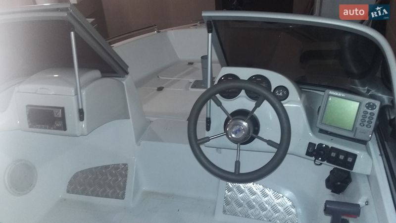 Лодка UMS 470 2009 в Кременчуге