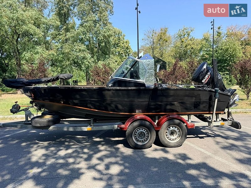 Човен UMS 500 2017 в Києві