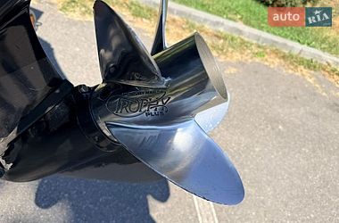 Човен UMS 500 2017 в Києві