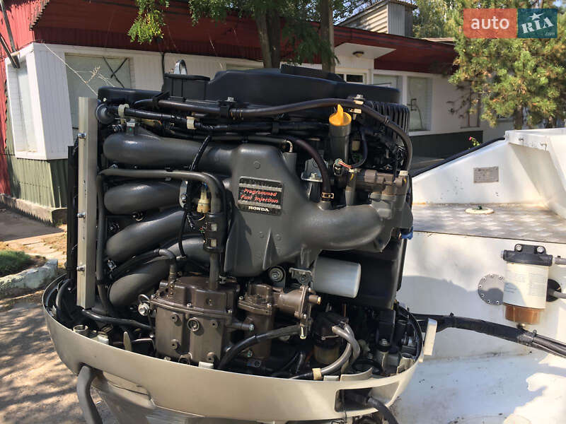 Катер UMS 600 2004 в Фастові