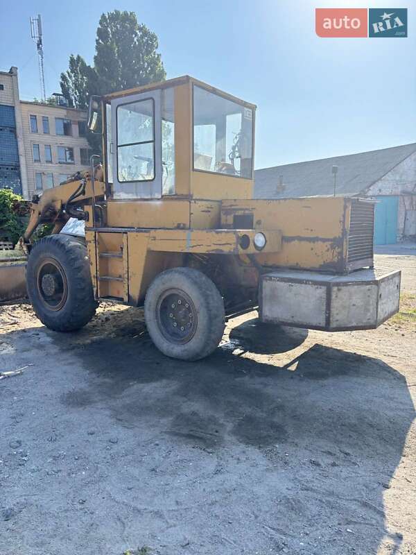 Фронтальный погрузчик UN 053 1980 в Тараще