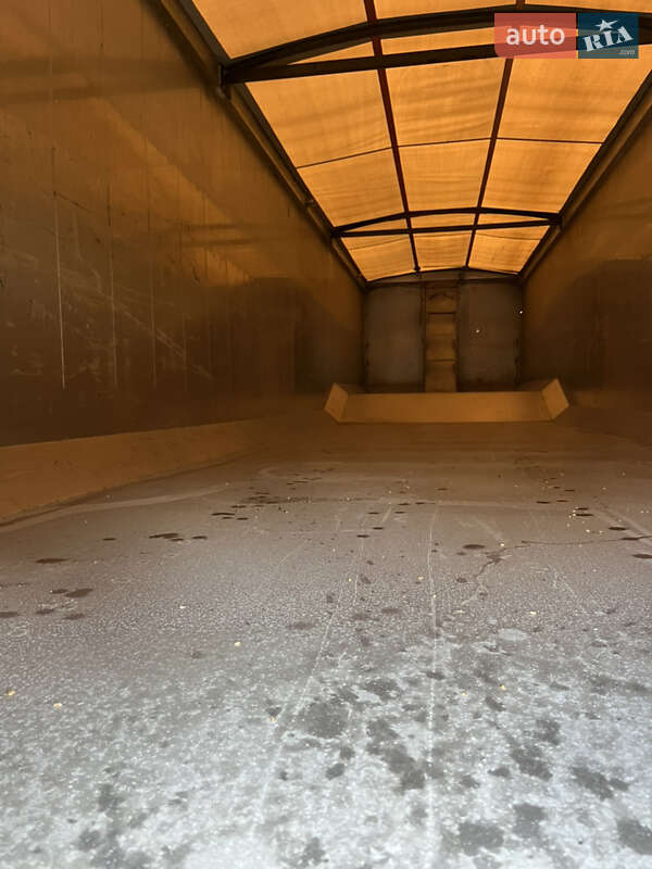 Зерновоз - напівпричіп United Trailers 6017 2008 в Золочеві