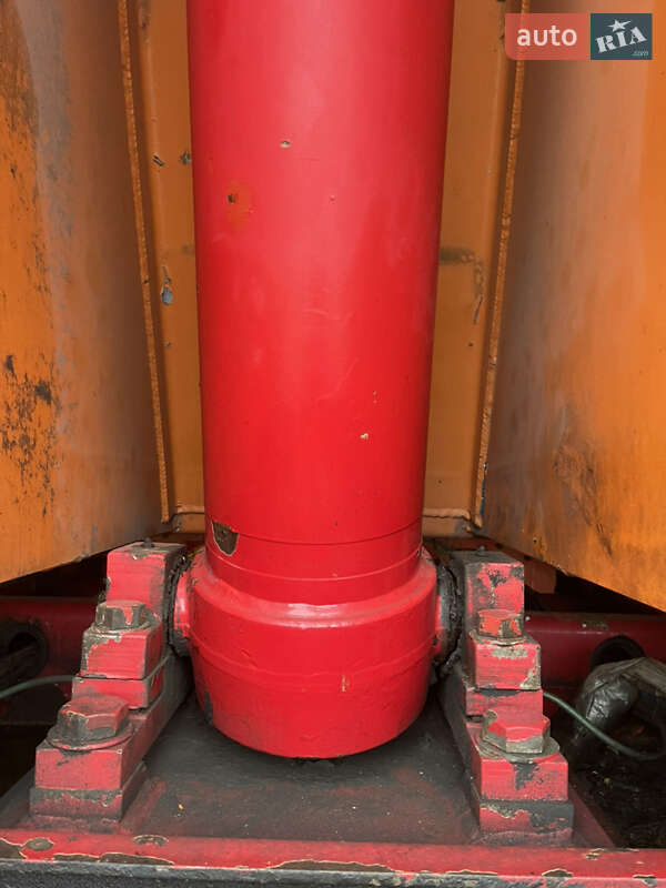Зерновоз - полуприцеп United Trailers 804277 2004 в Брусилове