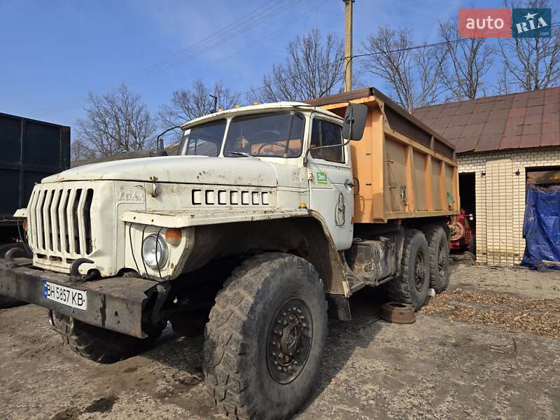 Зерновоз Урал 5557 1989 в Подольске фото Зерновоз Урал 5557 1989 в Подольске