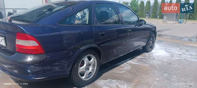 Хэтчбек Vauxhall Vectra 1998 в Млинове