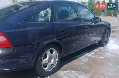 Хэтчбек Vauxhall Vectra 1998 в 