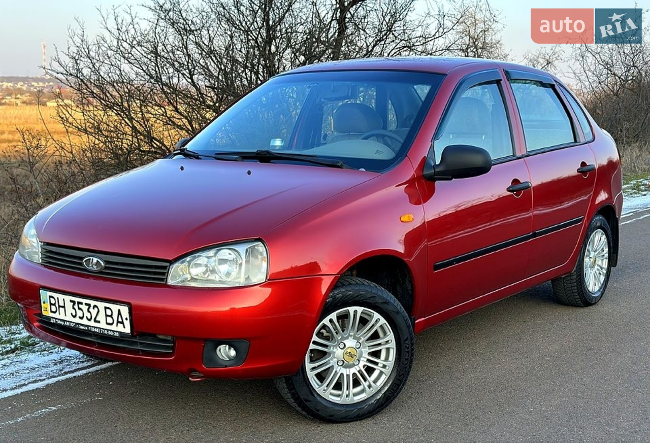 Продам справжню капсулу часу.Жодна деталь не фарбована і не підфарбована 100% будь-який прилад і СТО це підтвердять перший та єдиний власник одна реєстрація. Автомобіль в ідеальному стані в такому стані залишилось дуже мало по кузову немає жодного ржавого місця .Салон без перебільшень у відмінному стані не продавлений і не прокурений.Все що в автомобілі є все працює. Двигун і коробка працюють як в новому автомобілі.Додатково встановлено гарну акустику,легкосплавні диски,вітровики, перфоровані гальмівні диски 14 розміру з лади гранти,розпірка під капотом та в багажнику, підвіска на регульованих жорстких ричагах (важелях),відео реєстратор, кузов весь оброблений та багато іншого.Також новому власнику разом з автомобілем віддам 2 ключі та другий комплект літньої гуми.Писати ще можна багато краще приїхати і все побачити...Решта інформації по телефону.