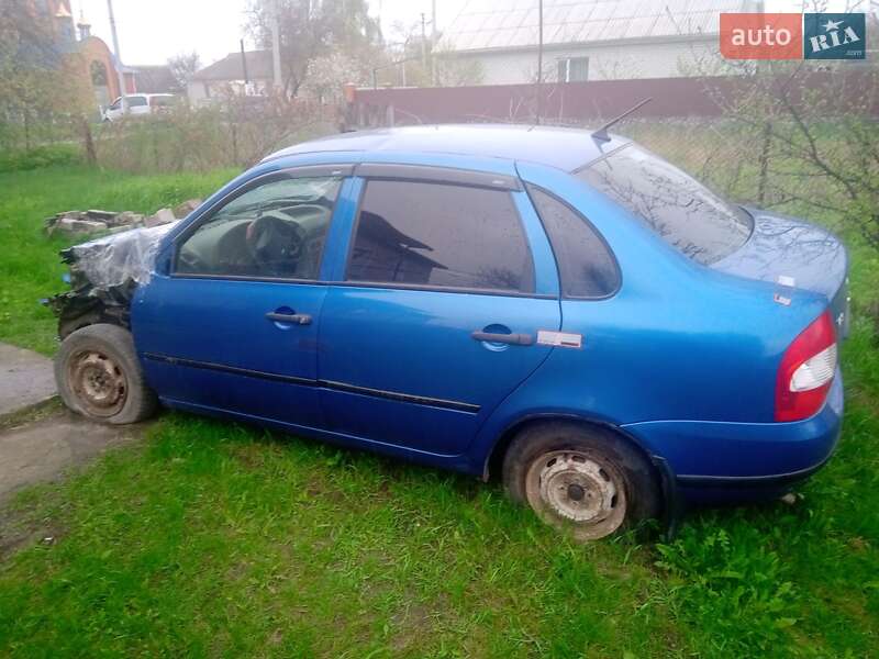 Седан ВАЗ / Lada 1118 Калина 2006 в Светловодске