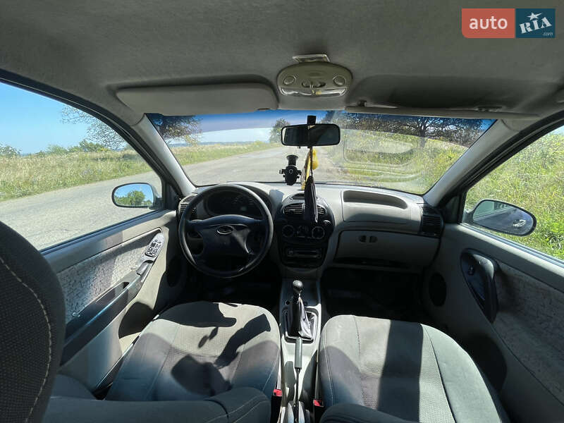 Седан ВАЗ / Lada 1118 Калина 2006 в Черновцах