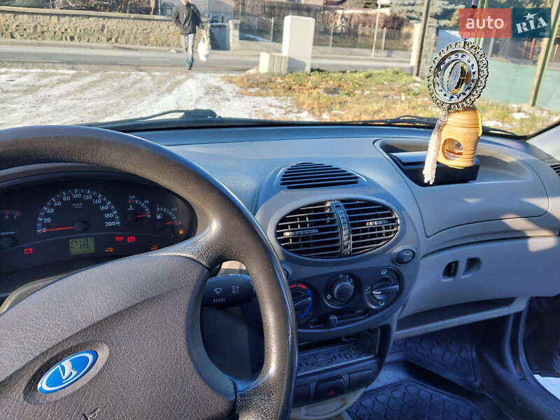 Седан ВАЗ / Lada 1118 Калина 2010 в Ужгороді