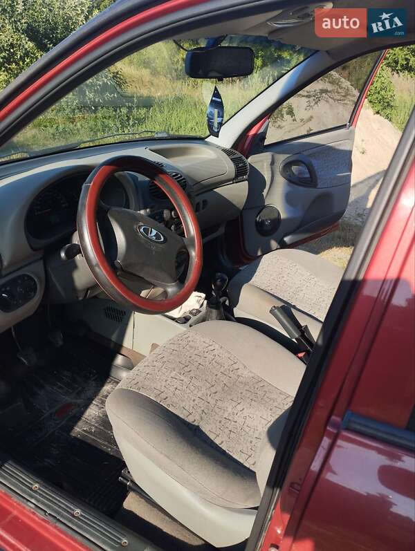 Седан ВАЗ / Lada 1118 Калина 2006 в Звягеле