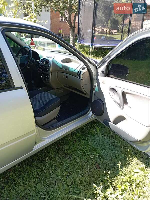 Седан ВАЗ / Lada 1118 Калина 2008 в Волковинцы