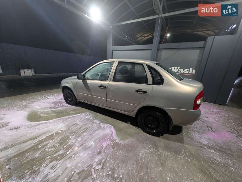 Седан ВАЗ / Lada 1118 Калина 2005 в Ужгороде фото 3 Седан ВАЗ / Lada 1118 Калина 2005 в Ужгороде
