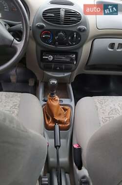 Седан ВАЗ 1118 Калина 2005 в  фото 5 Седан ВАЗ 1118 Калина 2005 в