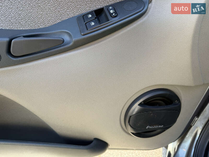 Седан ВАЗ / Lada 1118 Калина 2011 в Києві