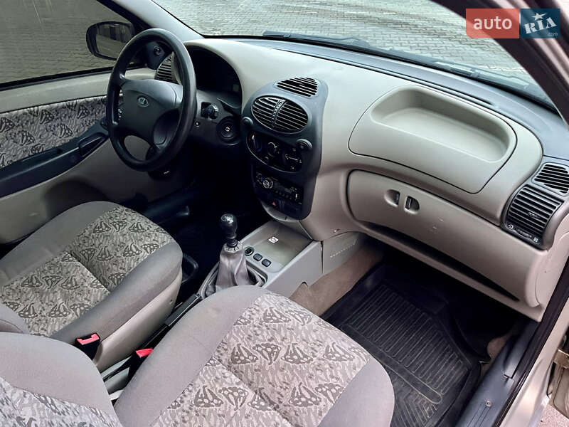 Седан ВАЗ / Lada 1118 Калина 2006 в Чернівцях