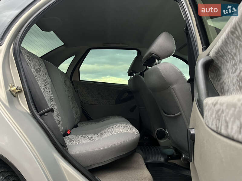 Седан ВАЗ / Lada 1118 Калина 2006 в Чернівцях