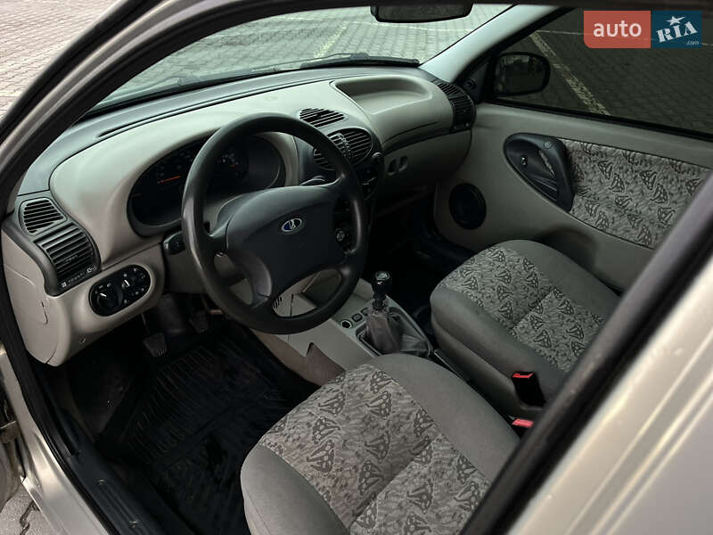 Седан ВАЗ / Lada 1118 Калина 2006 в Чернівцях