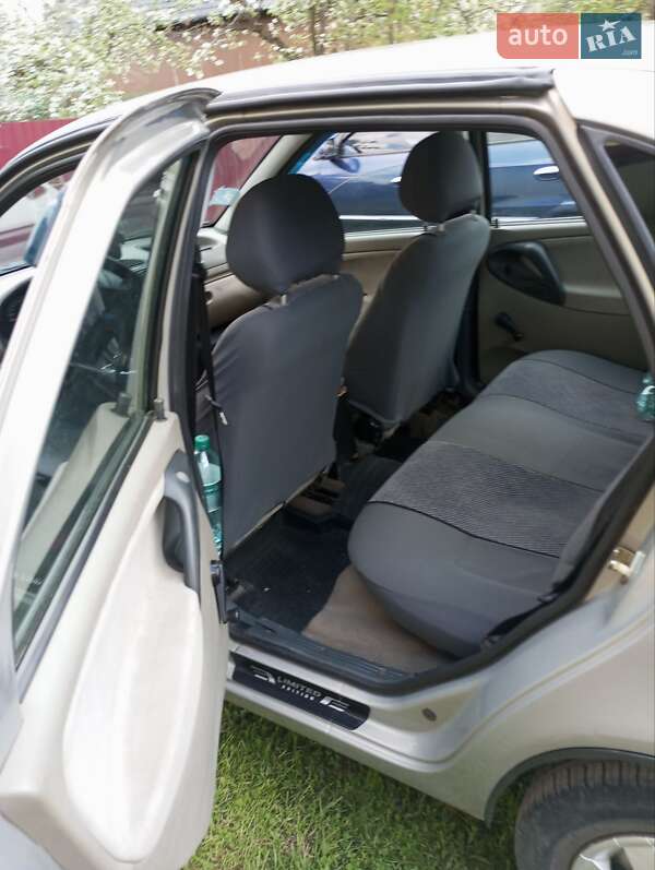 Седан ВАЗ / Lada 1118 Калина 2007 в Делятине