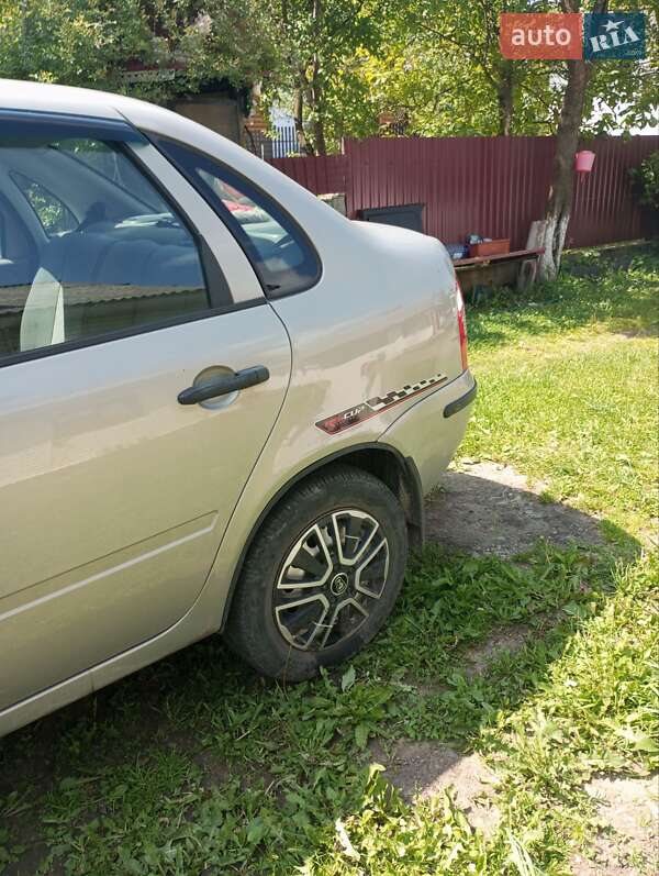 Седан ВАЗ / Lada 1118 Калина 2007 в Делятине