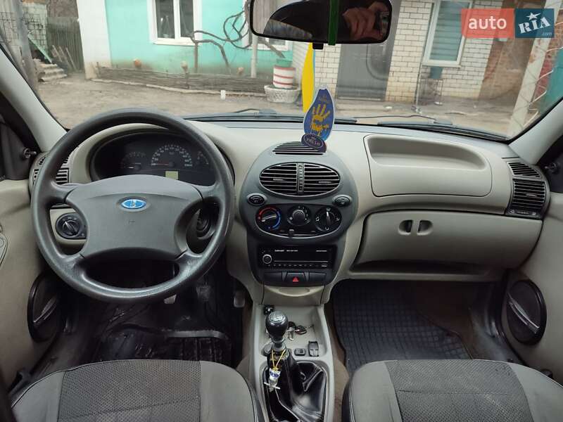 Хэтчбек ВАЗ / Lada 1119 Калина 2007 в Новой Водолаге фото 16 Хэтчбек ВАЗ / Lada 1119 Калина 2007 в Новой Водолаге