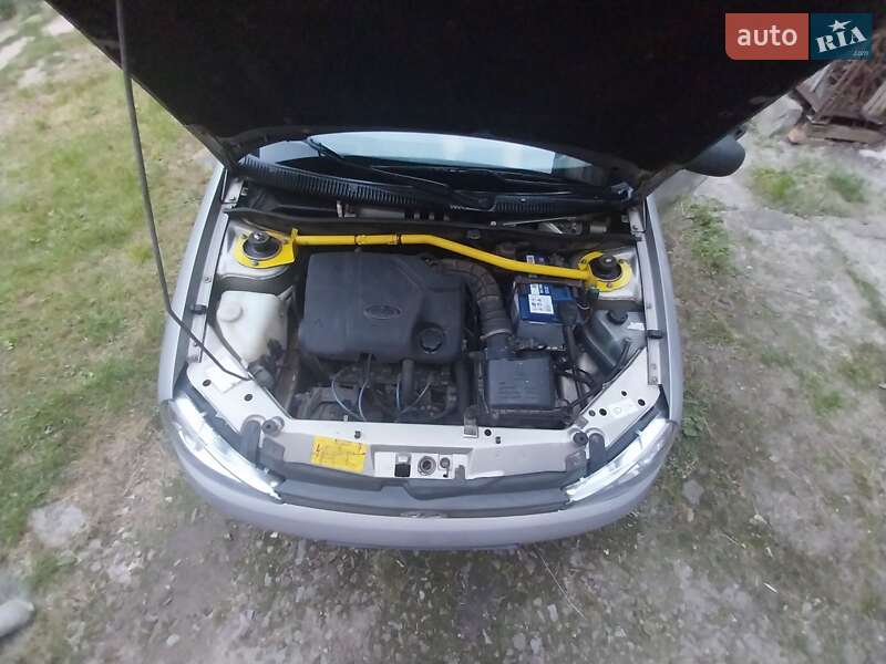 Хэтчбек ВАЗ / Lada 1119 Калина 2007 в Чернигове