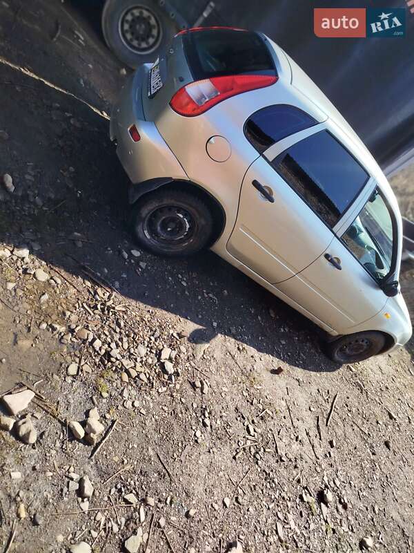 Хэтчбек ВАЗ / Lada 1119 Калина 2005 в Старом Самборе фото 5 Хэтчбек ВАЗ / Lada 1119 Калина 2005 в Старом Самборе