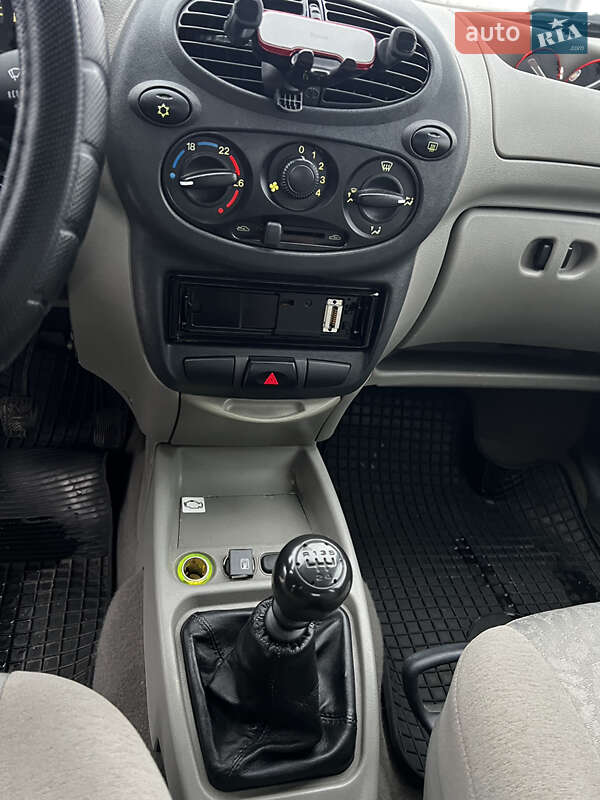 Хэтчбек ВАЗ / Lada 1119 Калина 2008 в Киеве