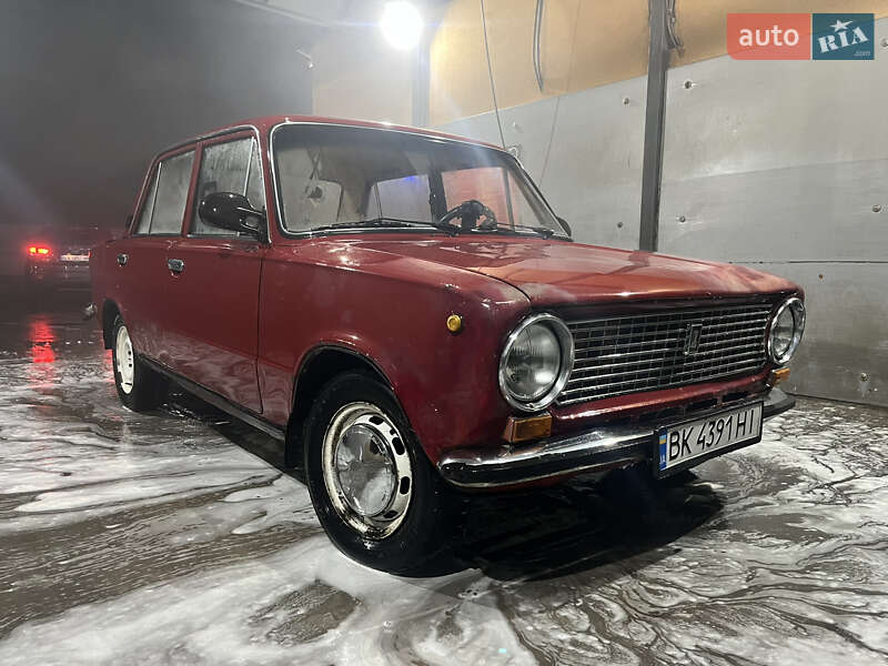 Седан ВАЗ / Lada 2101 1987 в Остроге