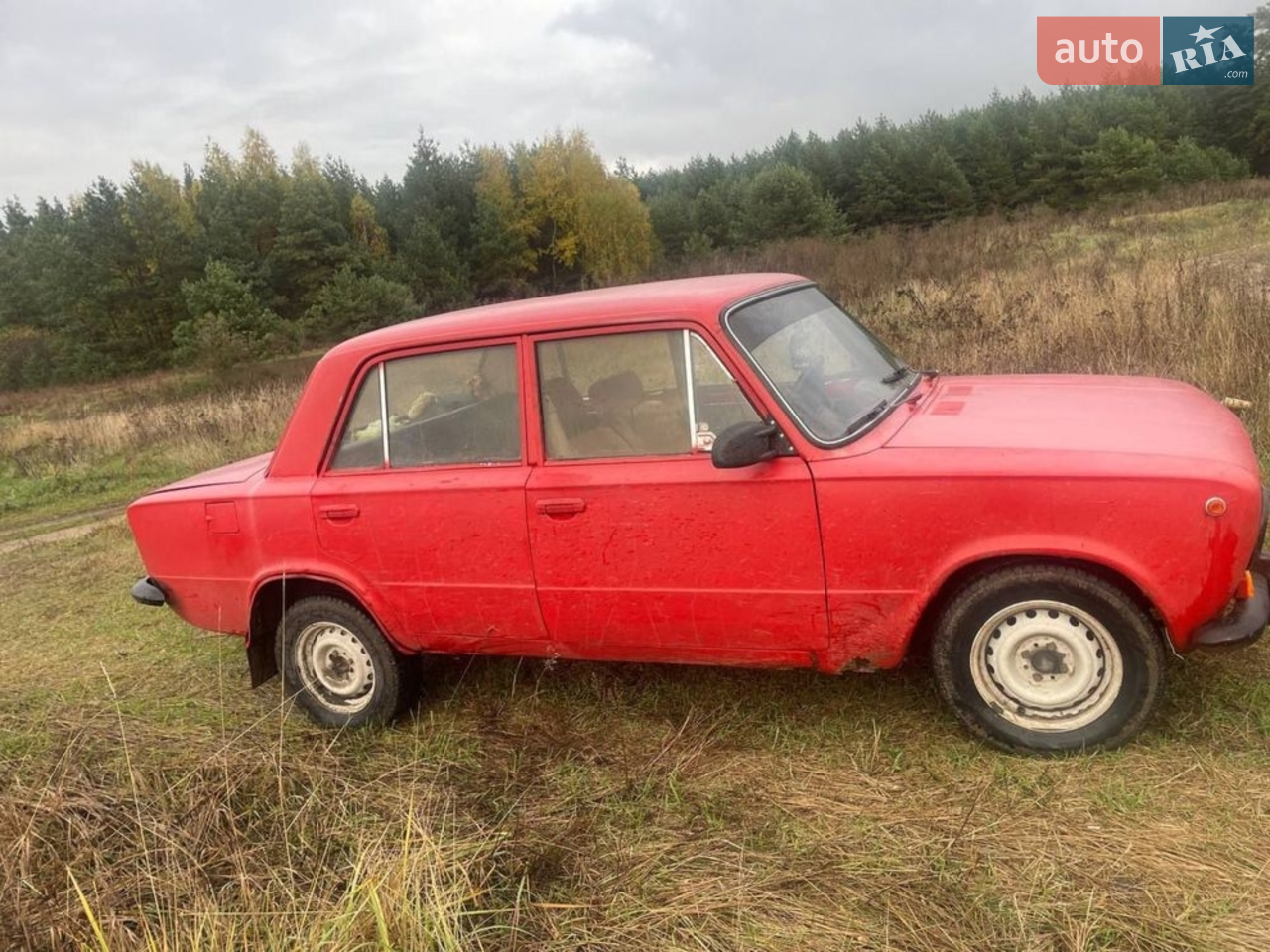 Продам ваз 2101 на ходу 1.1  4-ступка 
є пару моментів по кузову стан середній тим більш на свої роки 
є газ стоїть нова резина комплект є невиликий торг на місці за подробицями в ЛС