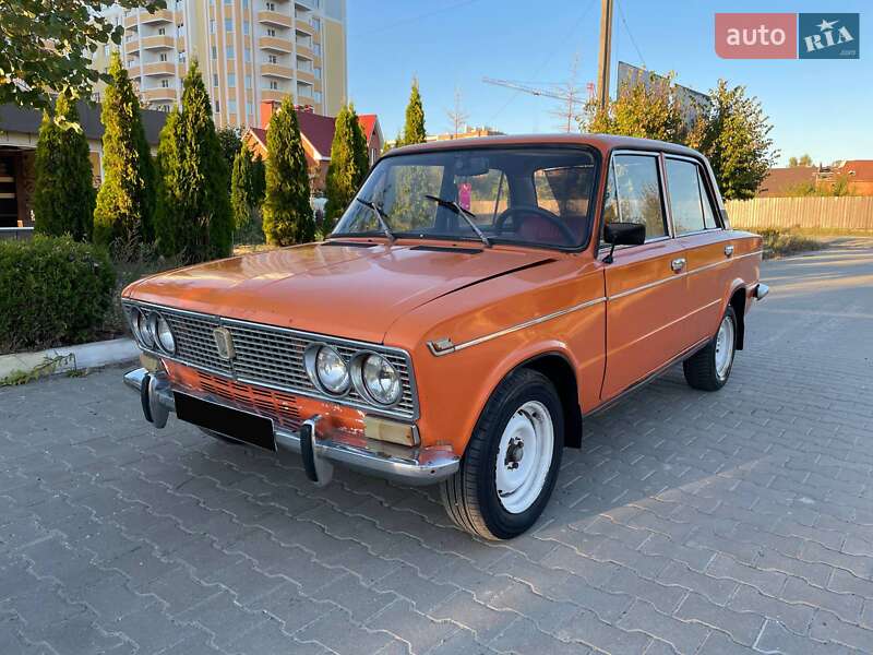 Седан ВАЗ 2103 1974 в  фото Седан ВАЗ 2103 1974 в