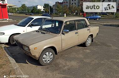 Седан ВАЗ / Lada 2105 1987 в Киеве