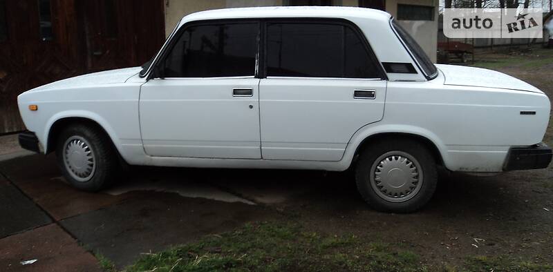 Седан ВАЗ / Lada 2105 1994 в Тячеве