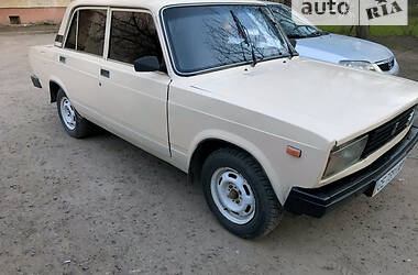 Седан ВАЗ / Lada 2105 1987 в Черновцах