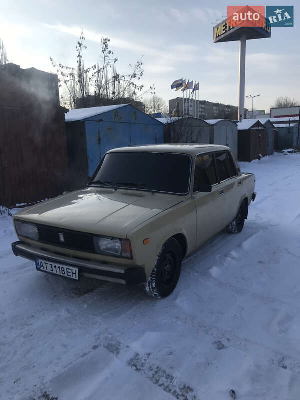 Седан ВАЗ / Lada 2105 1983 в Ивано-Франковске