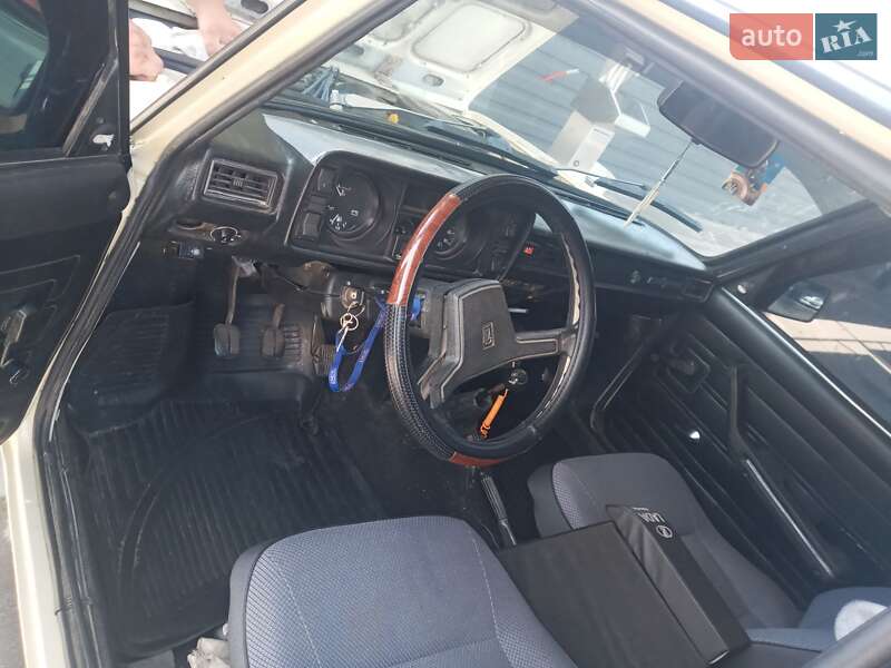 Седан ВАЗ / Lada 2105 1990 в Бердичеві фото 4 Седан ВАЗ / Lada 2105 1990 в Бердичеві