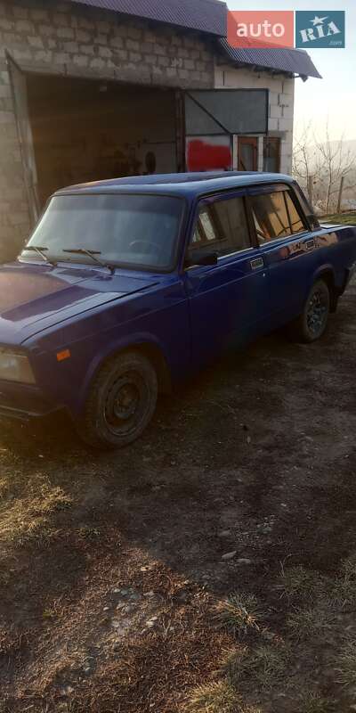 Седан ВАЗ / Lada 2105 1987 в Хотине