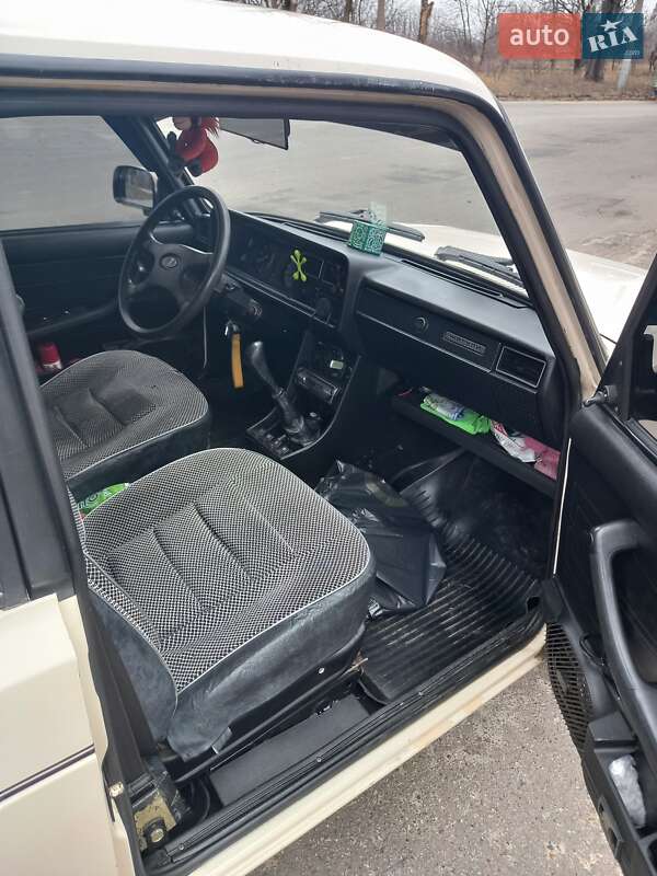 Седан ВАЗ / Lada 2105 1990 в Кривом Роге фото 12 Седан ВАЗ / Lada 2105 1990 в Кривом Роге