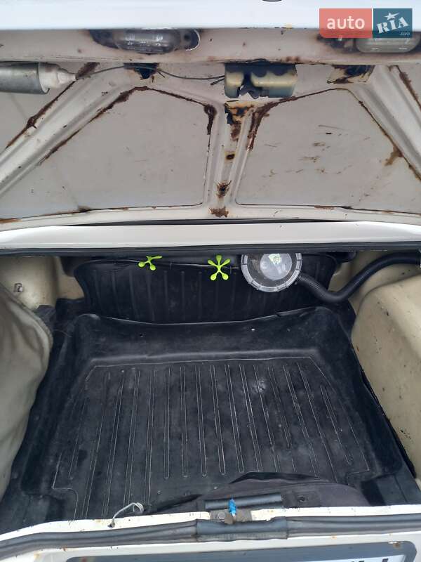 Седан ВАЗ / Lada 2105 1990 в Кривом Роге фото 16 Седан ВАЗ / Lada 2105 1990 в Кривом Роге