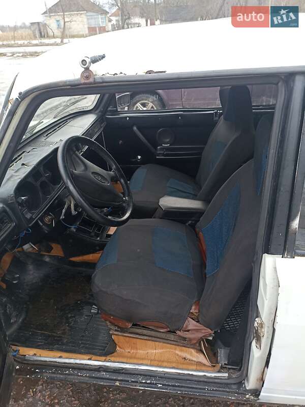 Седан ВАЗ / Lada 2105 1982 в Згуровке