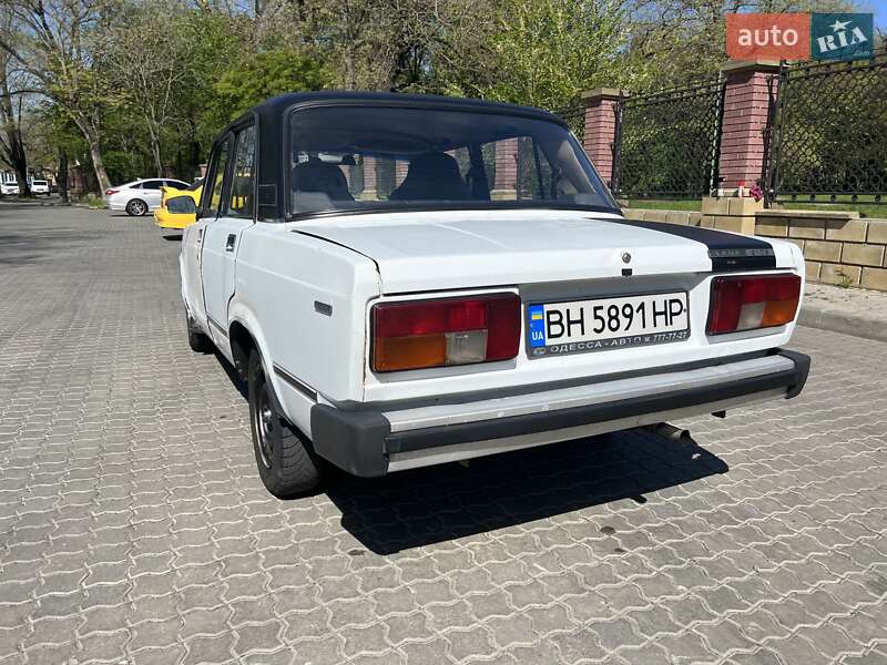 Седан ВАЗ / Lada 2105 2001 в Одессе